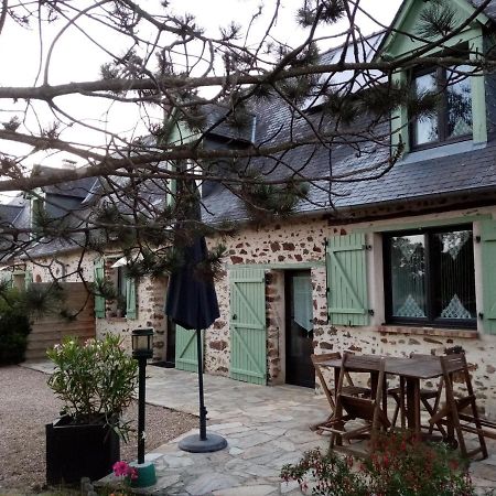 Chambre D Hote La Roussiere Saint-Ouen-Des-Toits Exterior foto
