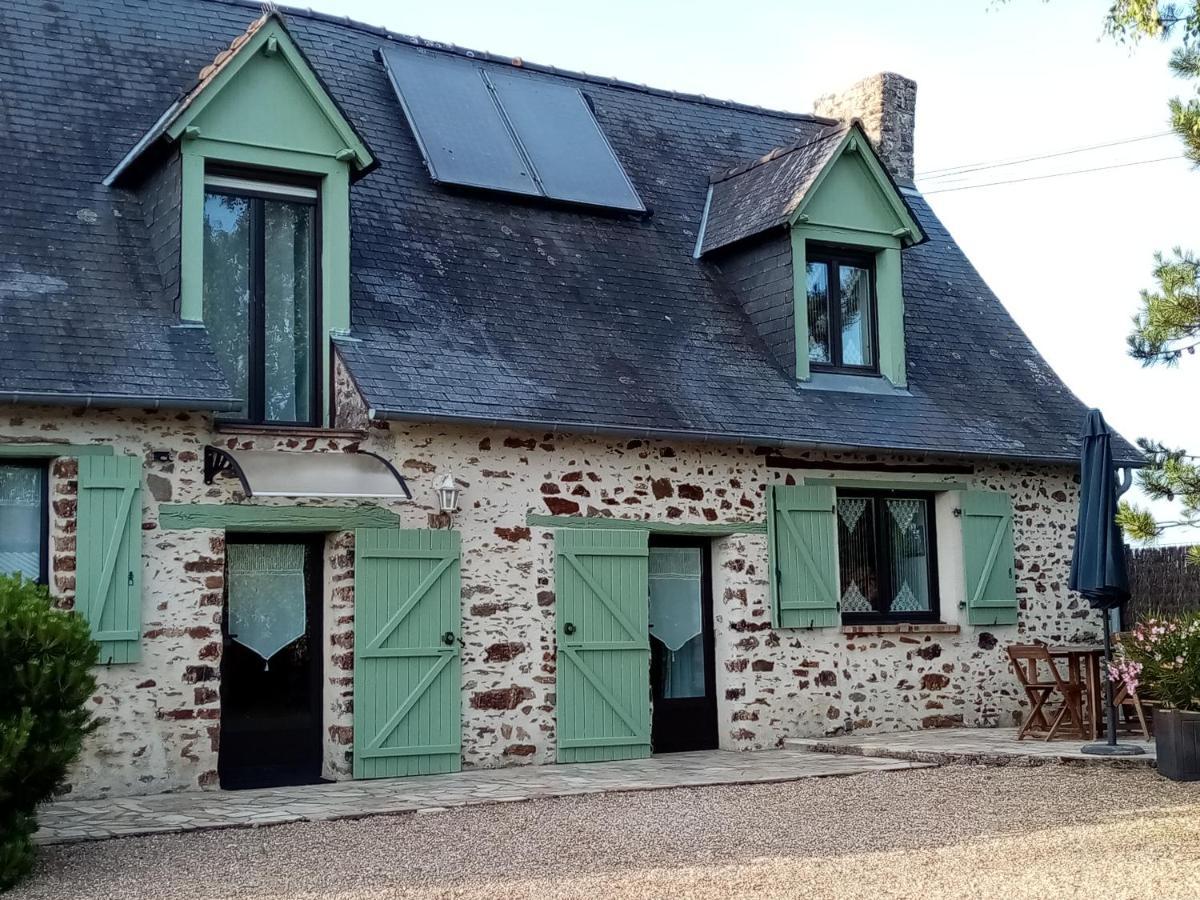 Chambre D Hote La Roussiere Saint-Ouen-Des-Toits Exterior foto